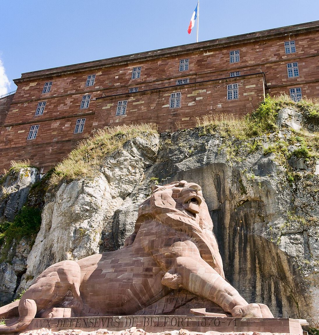 Entretien de tombes dans le Territoire de Belfort